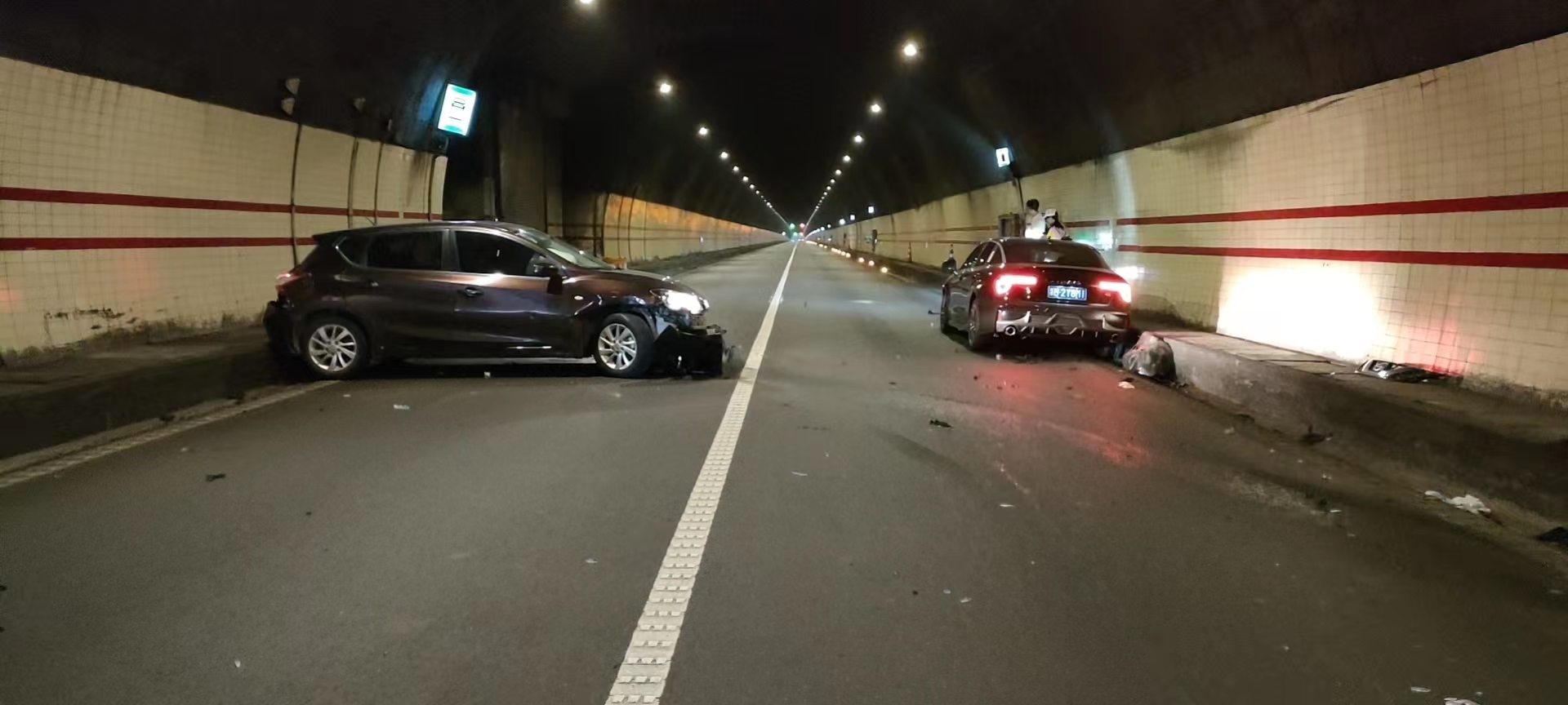 1660035965456827.jpg 2022.08.08隧道內(nèi)事故現(xiàn)場 陳旦平攝.jpg